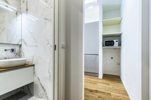 Dusche, Haartrockner, Bidet, Handtücher