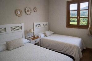 4 Schlafzimmer, Bügeleisen/Bügelbrett, Reisekinderbett, kostenloses WLAN