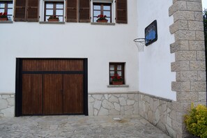Exterior detail - In this accommodation you can breathe peace and tranquility! (Iraitzoz)