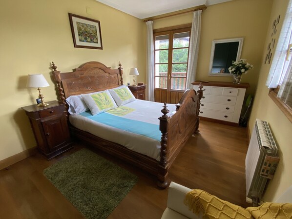 4 makuuhuonetta, silitysrauta/-lauta, vauvan matkasänky, ilmainen Wi-Fi