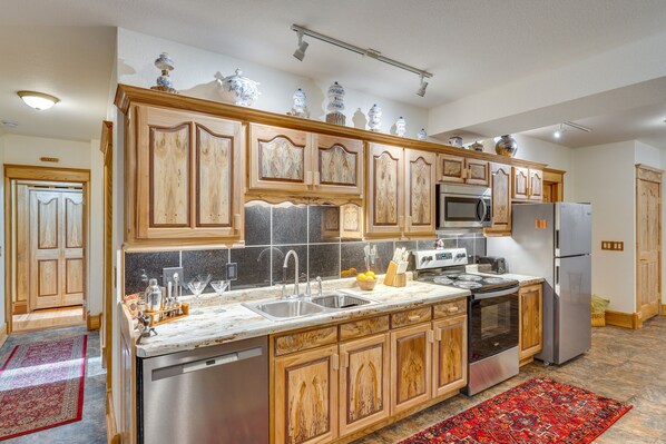 Fridge, microwave, stovetop, dishwasher