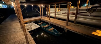 Lakefront 3 Bed/2 Bath/Kayaks/EV