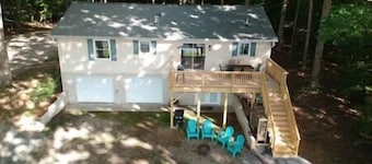 Lakefront 3 Bed/2 Bath/Kayaks/EV