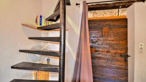 Unclassified image, 2 of 21, button - Amazing home in Villeneuve-Les-Avignon with WiFi (Villeneuve-Les-Avignon)