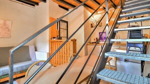Unclassified image, 3 of 21, button - Amazing home in Villeneuve-Les-Avignon with WiFi (Villeneuve-Les-Avignon)