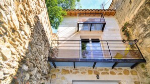 Unclassified image, 4 of 21, button - Amazing home in Villeneuve-Les-Avignon with WiFi (Villeneuve-Les-Avignon)