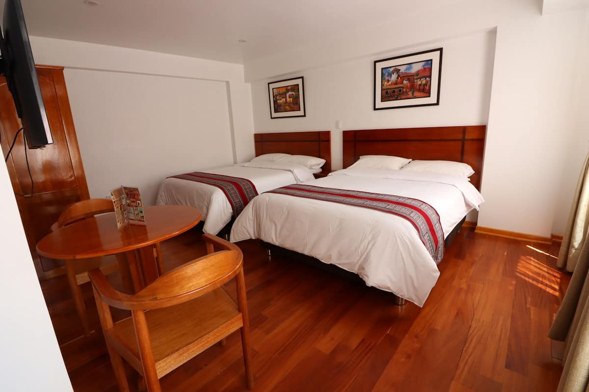 Double Room Single Use (Cama Extragrande) | Desk, individually decorated, individually furnished, bed sheets