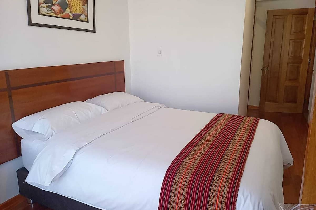 Habitación Matrimonial Estándar | Desk, individually decorated, individually furnished, bed sheets