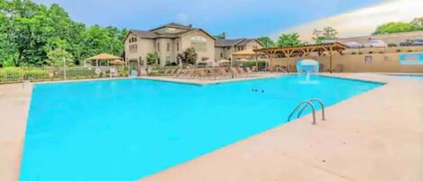 室内游泳池,室外游泳池