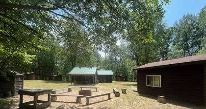 Mini Cabin Paradise -15 individual cabins with Access to Private Lake