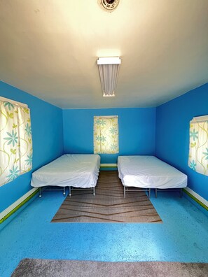 15 bedrooms - Mini Cabin Paradise -15 individual cabins with Access to Private Lake (Lake)