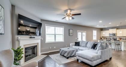 ♛Greywind Retreat ~ 5★ Location ~ Office ~ Parking