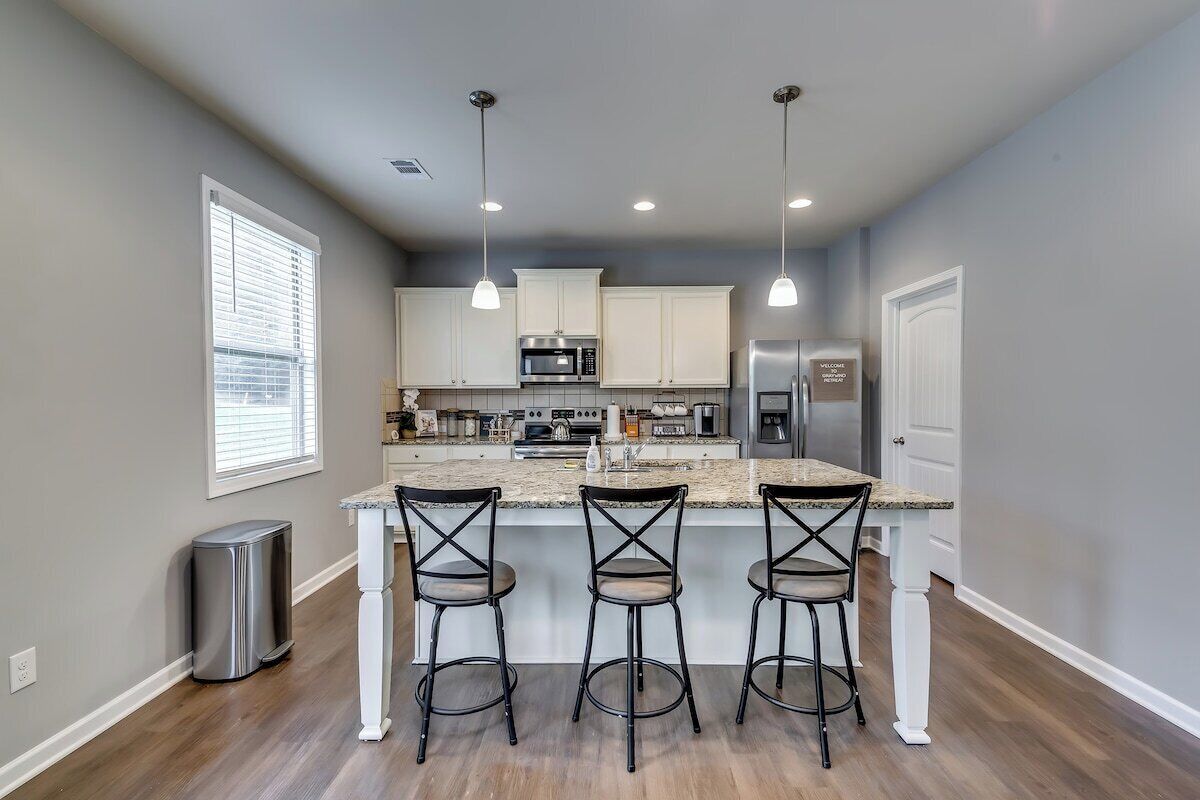 Kylskåp, mikrovågsugn, ugn och spishäll