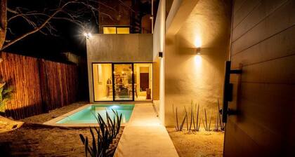 !!Beautiful 2 BDRM Villa with Pool a few steps from the sea!!