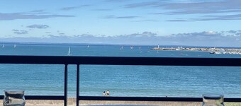 513 - 2-bedroom apartment with full sea view.