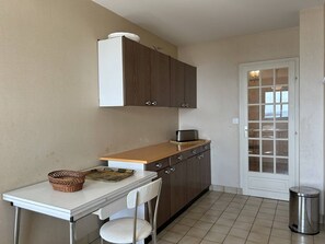 雪櫃、微波爐、洗碗機、多士爐