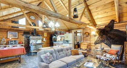 Remote Escape: Klamath Falls Cabin By Lake & Hikes