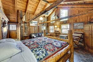 1 bedroom, bed sheets - Remote Escape: Klamath Falls Cabin By Lake & Hikes (Klamath Falls)