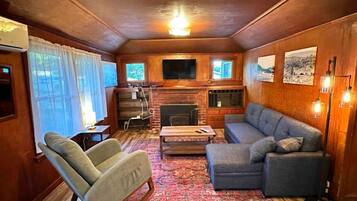 TV, fireplace, streaming services