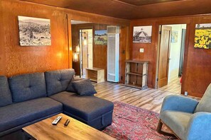 TV, fireplace, streaming services