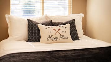 2 quartos, ferros/tábuas de passar roupa, berço de viagem