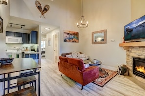 Smart TV, fireplace, DVD player, books