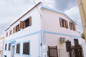 Exterior - GuestHost - Calasetta Comfy Apartment x5 - w/ Terrace (Calasetta)