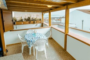 Outdoor dining - GuestHost - Calasetta Comfy Apartment x5 - w/ Terrace (Calasetta)