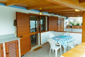 Outdoor dining - Calasetta Comfy Apartment x5 - w/ Terrace (Calasetta)