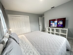 Apartment | 2 bedrooms, laptop workspace, blackout drapes, iron/ironing board