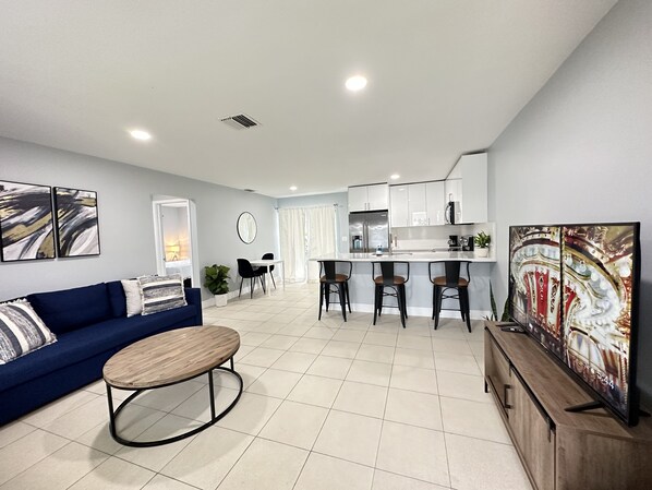 Apartment | Living area | Smart TV, Netflix, Hulu, streaming services - Alloggio Hard Rock Casino (Fort Lauderdale)