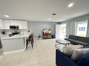 Appartement | Aire de séjour | Téléviseur connecté, Netflix, Hulu, services de diffusion en continu