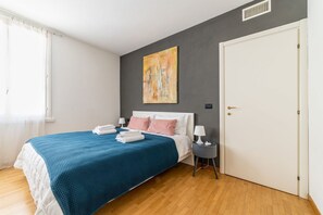 2 bedrooms - Apartment located on the second floor of a building with a lift.We are located in the historic center with a private garage for the exclusive use of guests.ATTENTION: We are located within the ZTL, to access it you must communicate the license plate numb (Parma)