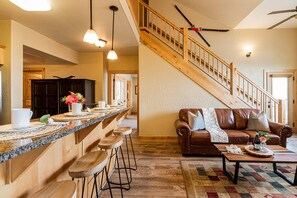 TV, fireplace - Great Location & Luxury Amenities with Year-Round Recreation Access! Park City Silverado Lodge 301AB (Park City)