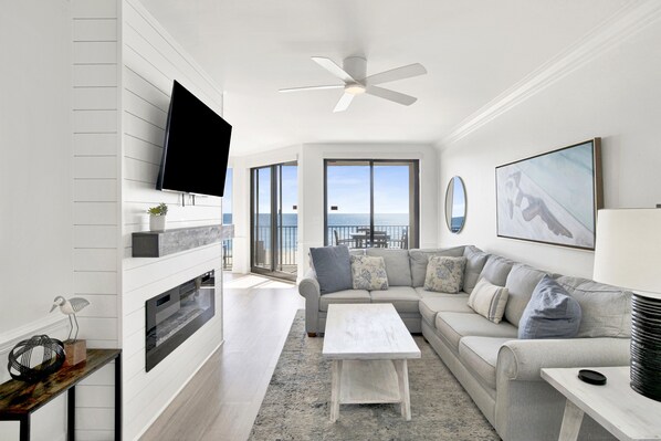 TV - Beachfront 1BR + Bunk Alcove @ Phoenix X • Sleeps 6 • Next to Flora-Bama (Orange Beach)
