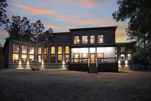 Exterior - EV Charger, FoosBall ShuffleBoard, Air Hockey, Swing-Set, Pets, CU (Broken Bow)
