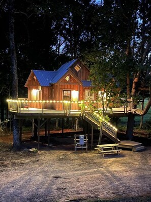 المنشأة من الخارج