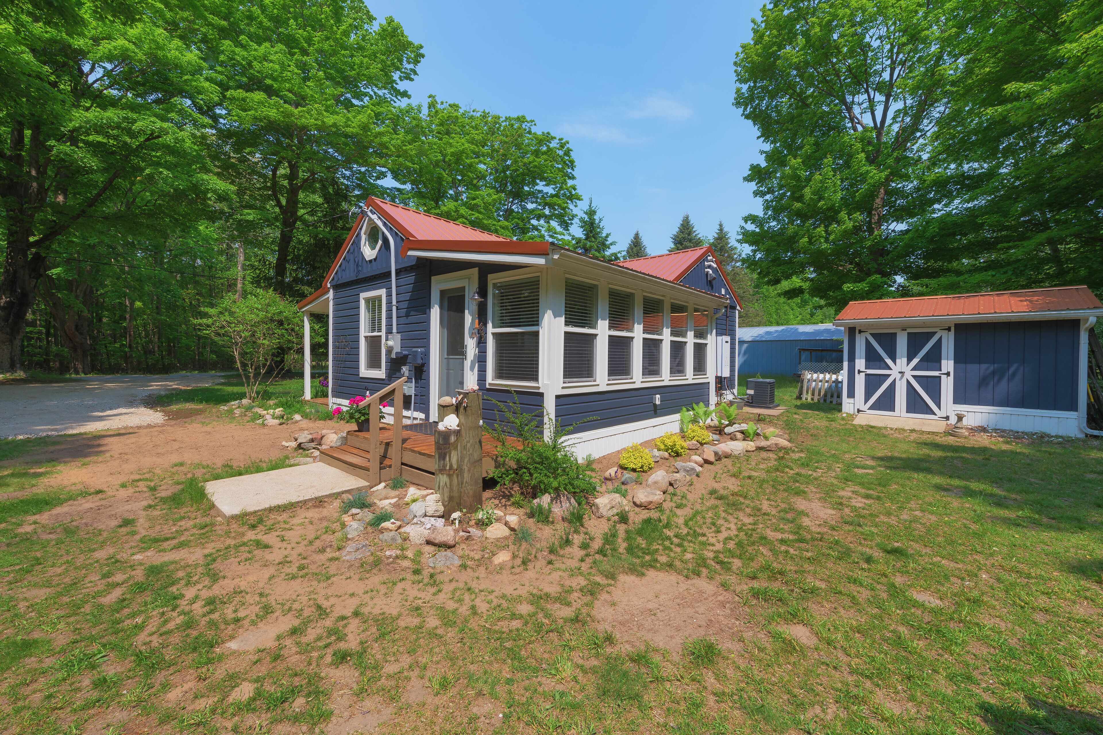 Lucky Penny - Lake Access right around the corner - Newly remodeled home