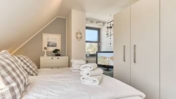 2 habitaciones, tabla de planchar con plancha, wifi y ropa de cama