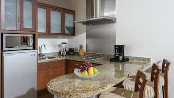 Fridge, microwave, stovetop, coffee/tea maker