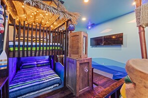 9 bedrooms, iron/ironing board, WiFi - Imagination at Reunion | 9 BR, Custom Built Theme Room, Game Room, Movie Theater (Kissimmee)