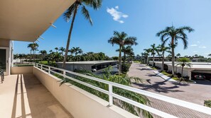 Luokittelematon kuva, 5 kautta 19, painike