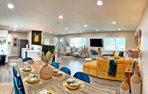 Dining - NEW: Tulum Theme|Hot Tub|Games|10 min to Downtown (Denver)