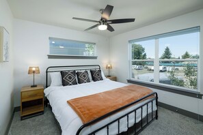 3 dormitorios, tabla de planchar con plancha, wifi gratis y ropa de cama