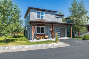 Exterior - Modern home w/garage converted game room! (Bozeman)