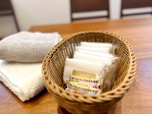 Hårtork och handdukar