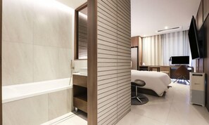 Junior Suite Room | Didekorasi berbeda-beda dan dilengkapi dengan perabotan berbeda-beda