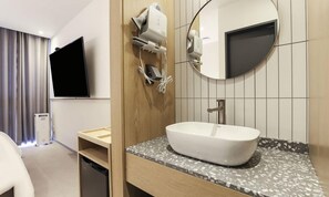 Kamar Double Standar | Didekorasi berbeda-beda dan dilengkapi dengan perabotan berbeda-beda