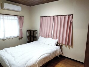 2 chambres, fer et planche à repasser, Wi-Fi gratuit, draps fournis