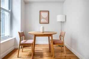 Dining - Stylish Bayswater 1BR, nr Hyde Park & Transport, by Blueground (London)